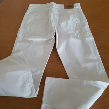 [ 1/4까지 특별 가격 ] LACOSTE 슬림 핏 화이트 데님