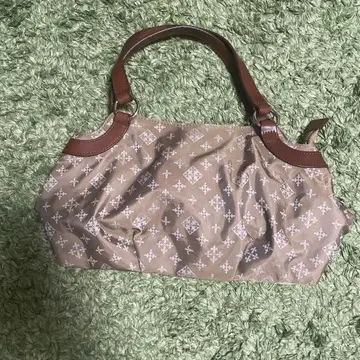 베이지 나일론 핸드백 기하학 패턴