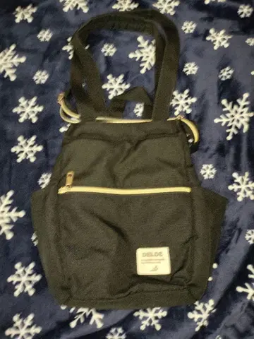 블랙 숄더백 중형 프론트 포켓 부착