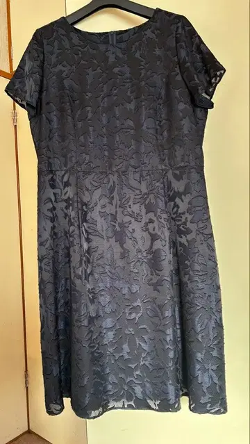 다크 블루 플라워 무늬 레이스 원피스