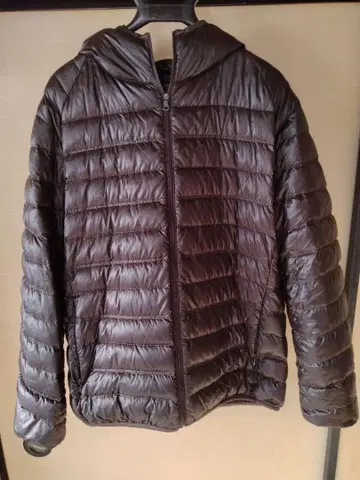 [ M 사이즈 ] 유니클로 울트라 라이트 다운 자켓 후드 부착