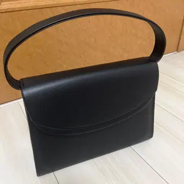 블랙 포멀 백 합성 피혁