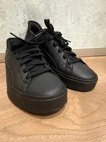 PUMA SOFTFOAM 블랙 스니커즈