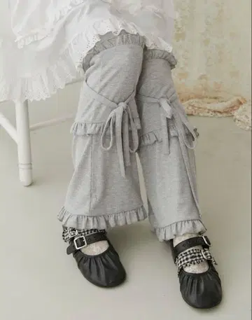 merry jenny 프릴 리브 플레어 팬츠 그레이