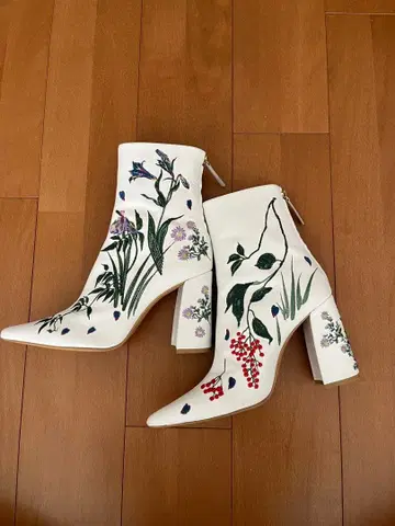 mamekurogouchi /2018-2019AW/ 자수 가죽 부츠