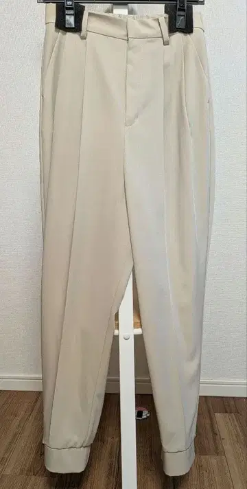 [새상품] LOUNIE 베이지 테이퍼드 팬츠 38 M사이즈