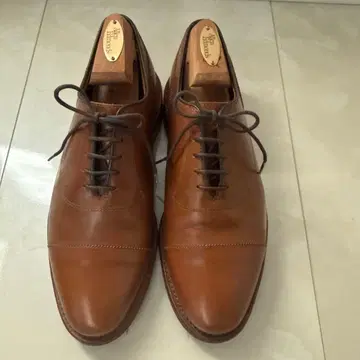 알렌 에드몬즈 스트레이트 팁 Brandy색 슈키퍼 포함