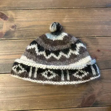 폼폼 포함 니트 캡 핸드메이드 울 로파페이사풍 패턴