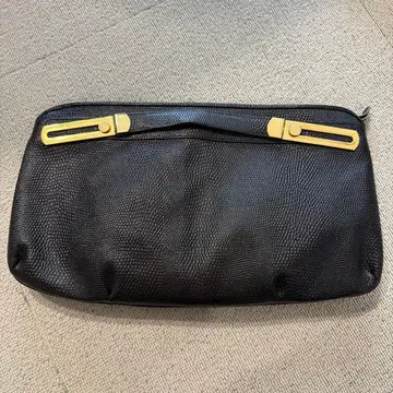 블랙 가죽 클러치백 골드 금장 장식