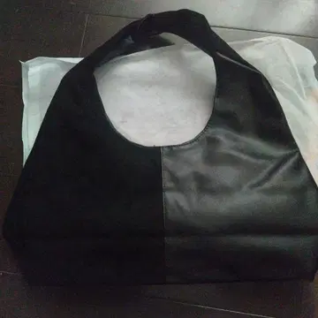 블랙 합성 피혁 숄더백