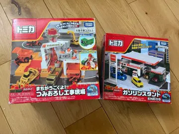 토미카타운 쌓고 내리는 공사장, 주유소