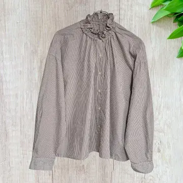 [새상품급] NIKO 프릴 넥 브라운 스트라이프 셔츠 사이즈 38