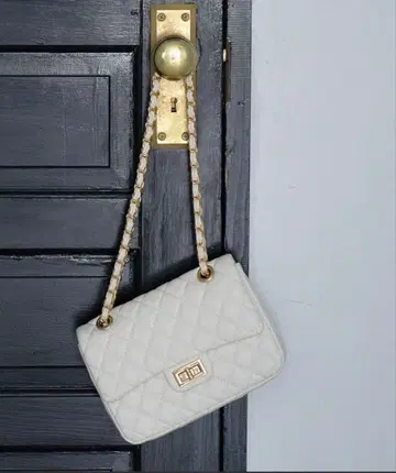 VIS 2WAY 인조 가죽 & 벨로아 퀼팅 숄더백 화이트