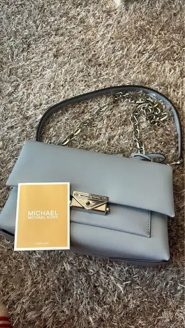 MICHAEL KORS 라이트 블루 숄더백