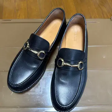 MORRES 블랙 로퍼 골드 비트 4012