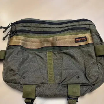 BRIEFING 올리브 그린 메신저 백 카키