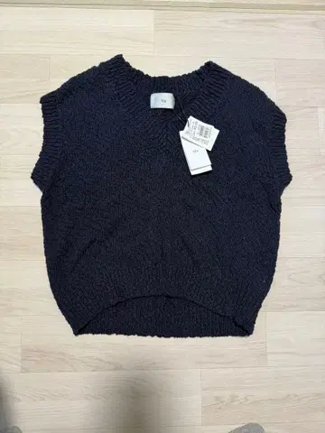 [ 미착용 새상품 ] Vin 네이비 V넥 슬리브리스 니트 베스트