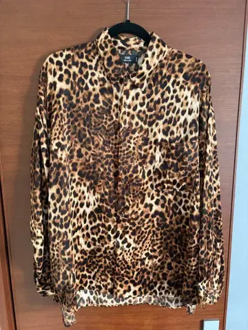 HARE 레오파드 무늬 실크 터치 긴팔 셔츠