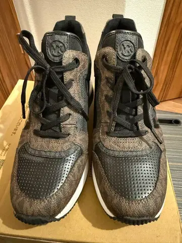 MICHAEL KORS 통굽 스니커즈 브라운