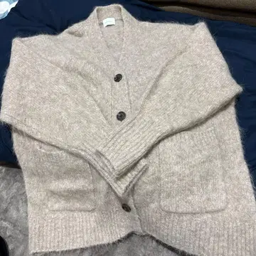 그린 레이블 릴랙싱 베이지 가디건