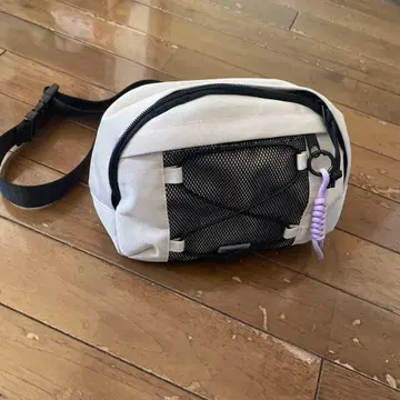 화이트 캔버스 바디백