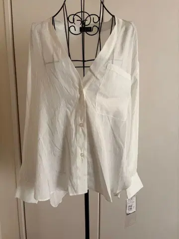 Aga 화이트 V넥 긴팔 셔츠 야마다야