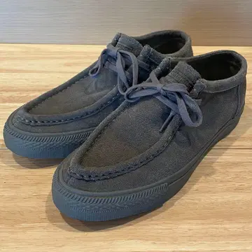 그레이 스웨이드 캐주얼 스니커즈