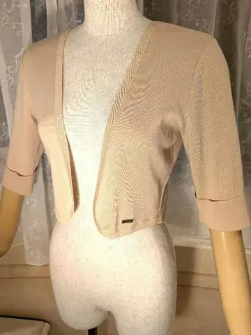 해롯 볼레로 베이지 브랜드 플레이트