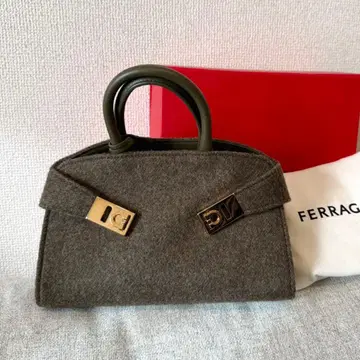 미사용품 Ferragamo Hug xs 페라가모
