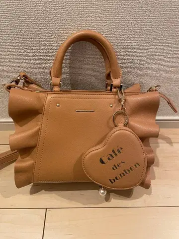 사만사 베가 하트 파우치 포함 프릴 토트