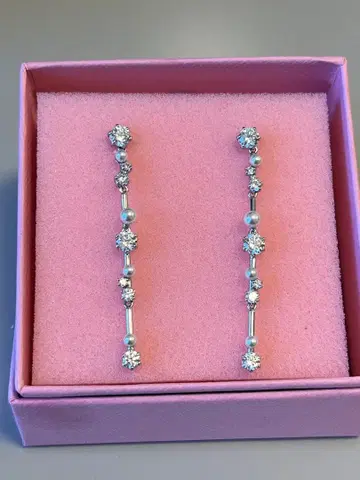 스와로브스키 펄과 크리스탈의 롱 귀걸이