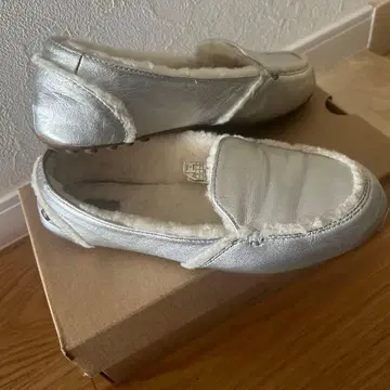 실버 가죽 모카신