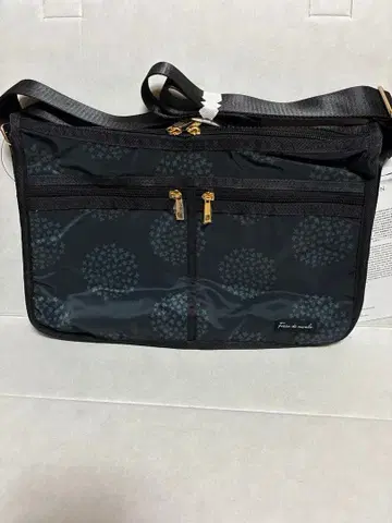 SOBIA 블랙 크로스 바디백