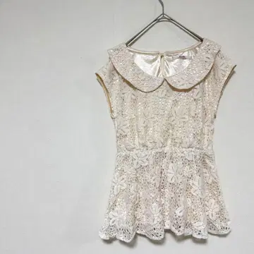 dazzlin 레이스 카라 부착 플레어 블라우스 튜닉