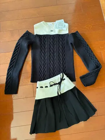 Darich 오프숄더 스커트 셋업 블랙/화이트