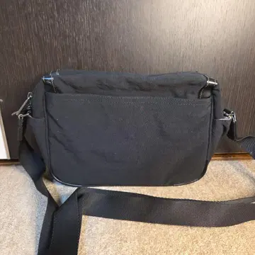 ace. 블랙 숄더백