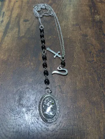 SAINTS 카메오 펜던트