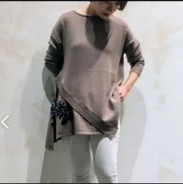 24,000엔 개럴개런트 비어즐리 리본 자수 아지메 니트 베이지