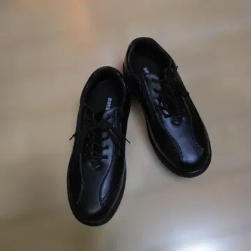 [ 미사용 새상품 ] 천연 가죽 / 블랙 스니커즈