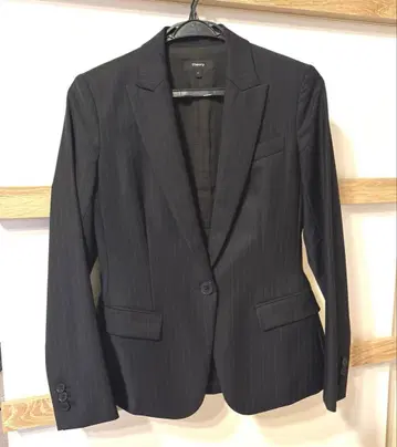 Theory 블랙 스트라이프 테일러드 자켓 사이즈 0