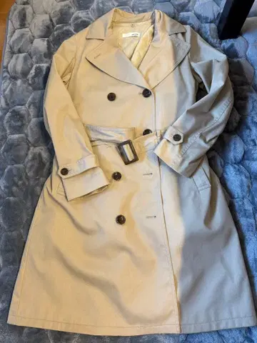 슈라루 베이지 더블 브레스트 트렌치코트