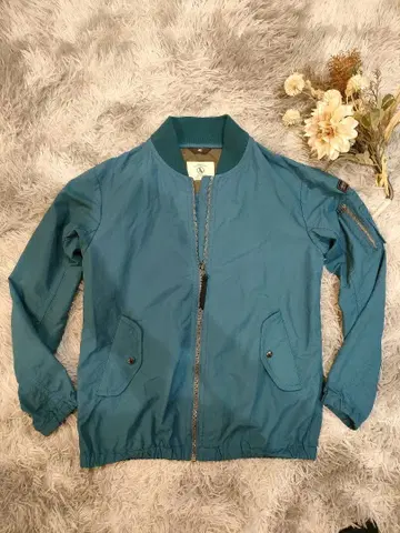 새상품급 AIGLE 자켓 40호(M) 틸 컬러 앞면 포켓 부착