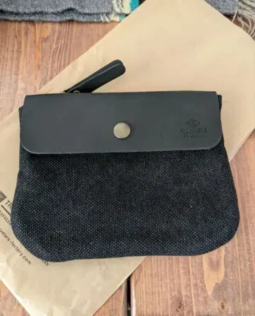 [ 미사용 새상품 ] 가죽.캔버스 블랙 파우치