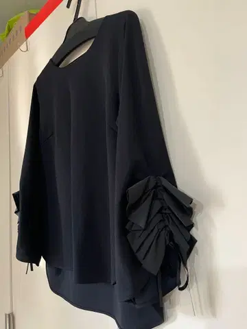 FENNEL 야마다야 프릴 장식 블랙 긴팔 셔츠