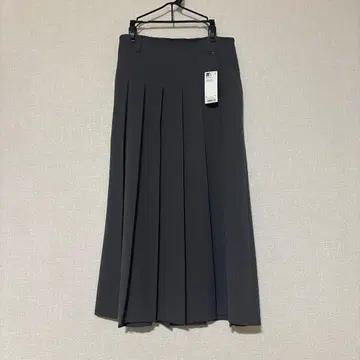 GU 플리츠 A라인 미디 스커트Q 다크 그레이