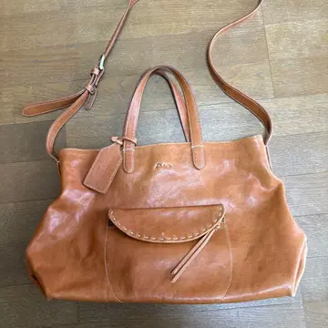 Dakota 가죽 숄더백 카멜