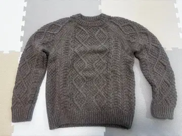 그레이 케이블 니트 스웨터