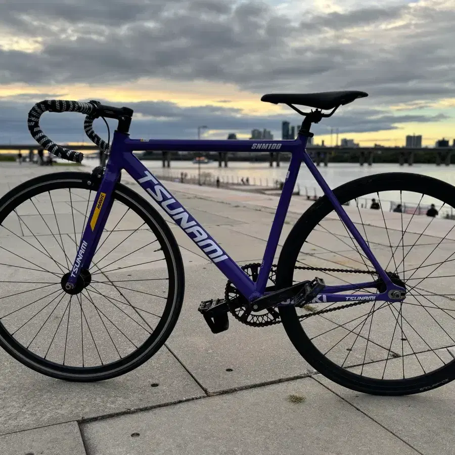 TSUNAMI SNM200 完成車 引取り限定 TSUNAMI SNM200 完成車 引取り限定 Tsunami SNM200 Fixed Gear Bike