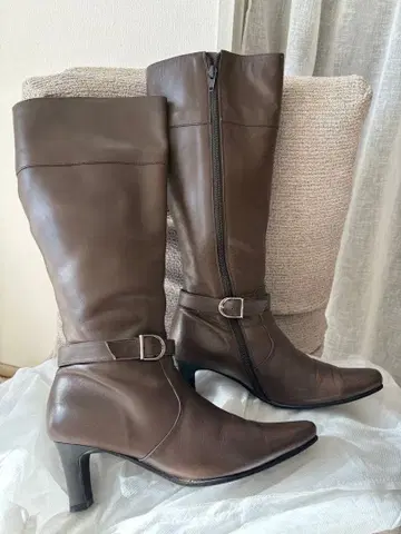 브라운 가죽 롱 부츠 중간 힐