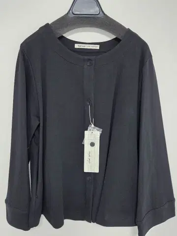 콩제페이예 노카라 A 라인 자켓 블랙 컬러